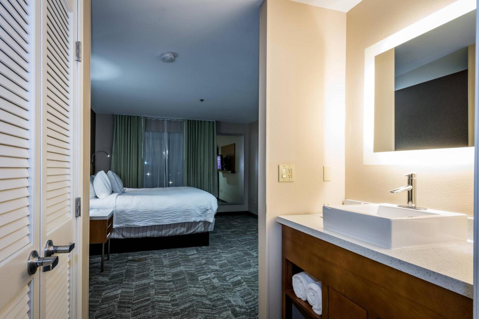 Springhill Suites By Marriott Дентон Экстерьер фото