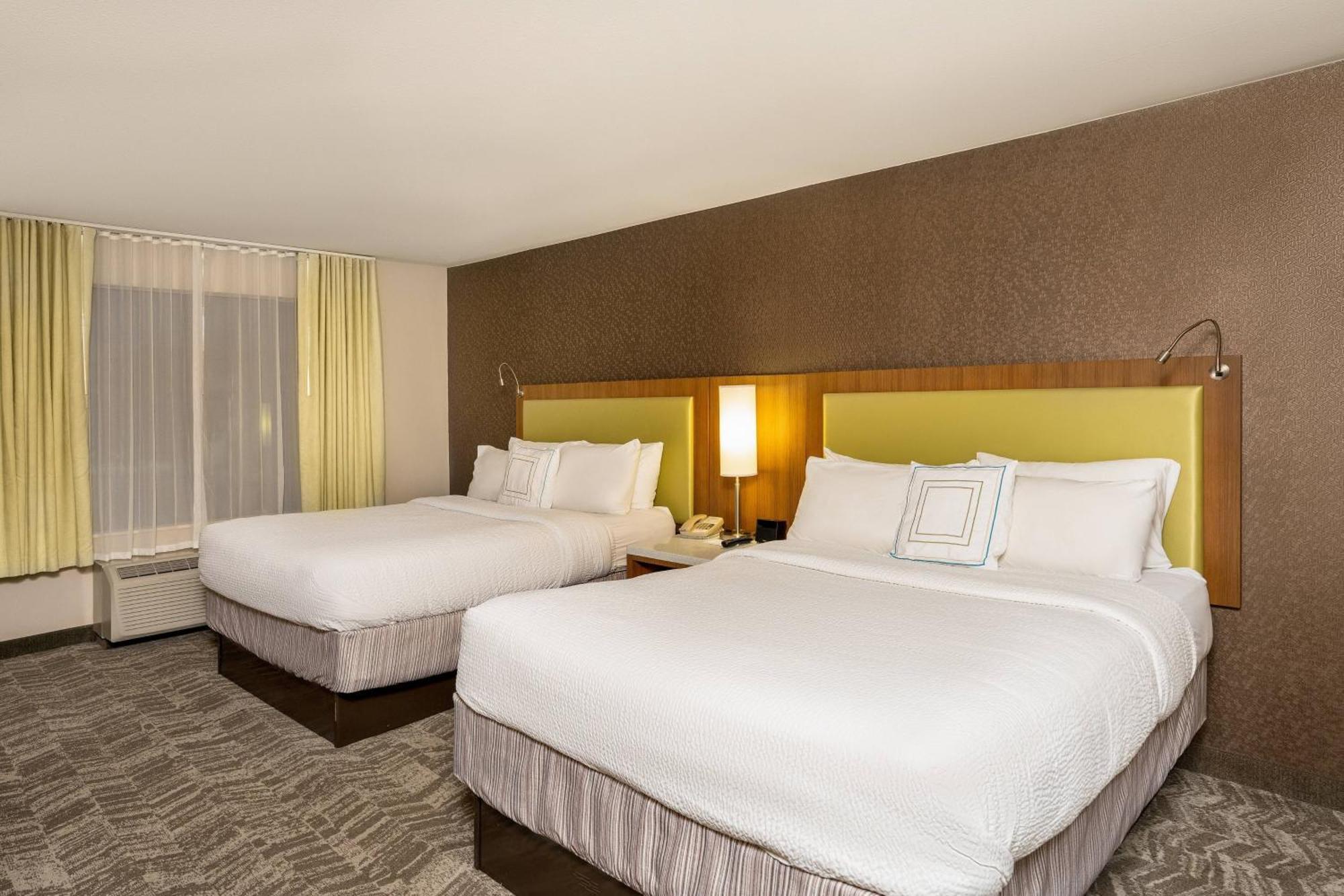 Springhill Suites By Marriott Дентон Экстерьер фото