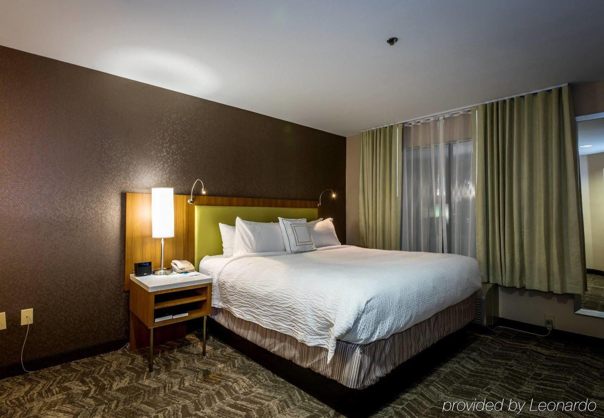 Springhill Suites By Marriott Дентон Экстерьер фото