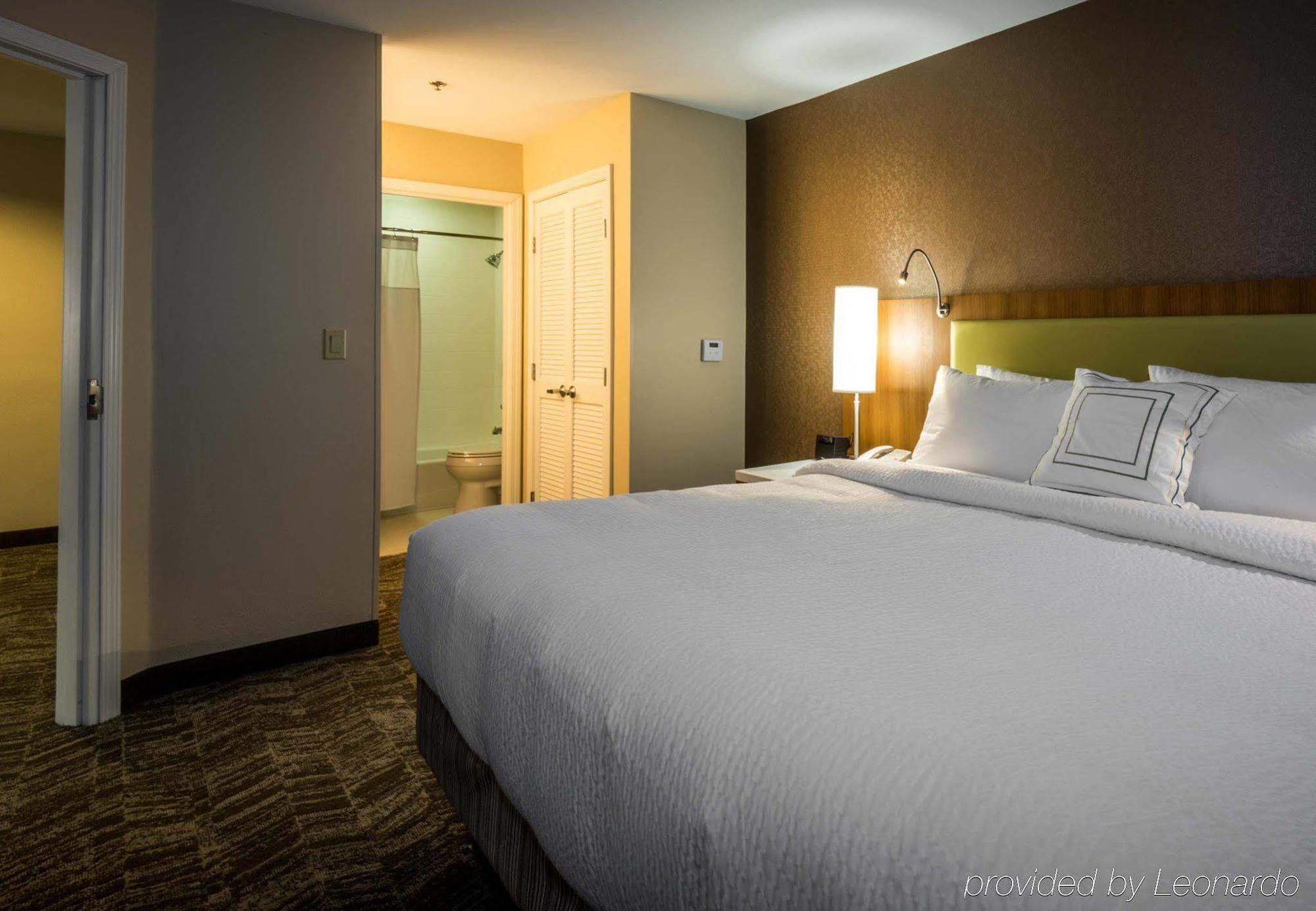 Springhill Suites By Marriott Дентон Экстерьер фото